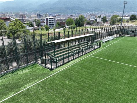 Bursa Büyükşehir Belediyesi Akçalar Mahallesine futbol sahası kazandırdı